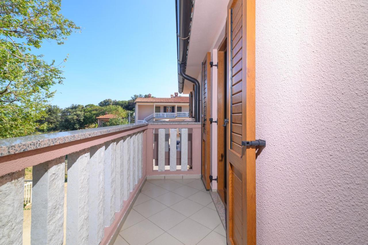 Apartments By The Sea Duga Luka - Prtlog, Labin - 2335 المظهر الخارجي الصورة