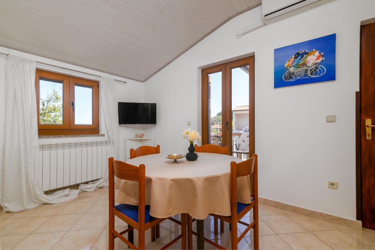 Apartments By The Sea Duga Luka - Prtlog, Labin - 2335 المظهر الخارجي الصورة